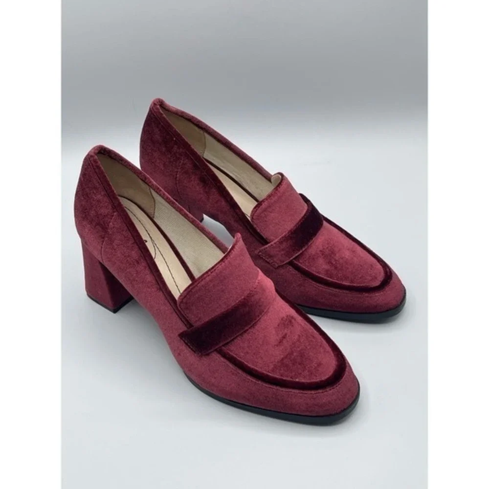 Pinot Noir‎ Velvet Farrah Loafer Women's Size 9W